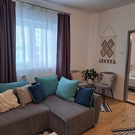 Appartamento Cozy Town Center Retreat Komárno Esterno foto